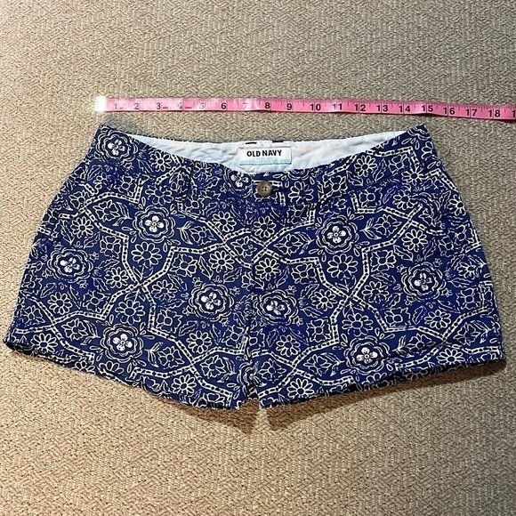 Old Navy Shorts‎ - Picture 2 of 5